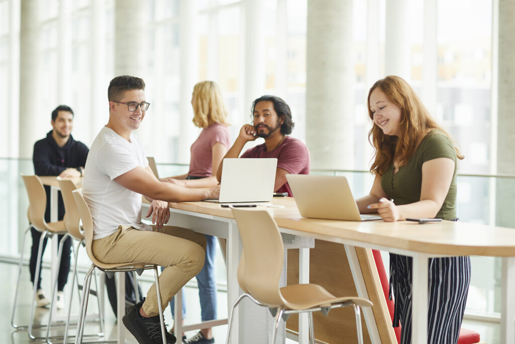 Étudiants admissibles à une bourses d'études aux enfants de diplômés